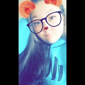 Meet your Posher, Dominique